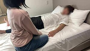 Watch this amateur couple moan in the love hotel