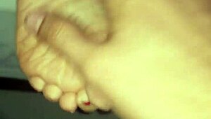 i cum on her feet with a footjob, oh yeah