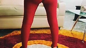 CULONA DISCOVERS ME MASTURBATING, HEATS UP, I FUCK HER.