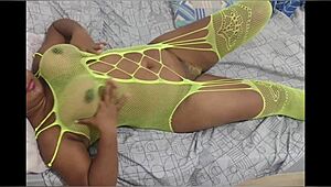 Puta leiteira takes a messy cumshot on her face in submissive play