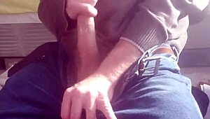 Exploring big dicks on webcam featuring white guys