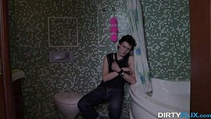 dirty flix - cuckolded in a bathroom serpente edita