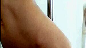 Watch Viivixinha rip her clothes in a hot striptease?