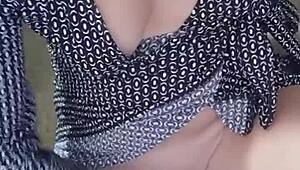 Milf's masturbating with dildo on video call, feet bare and dirty talking! 😉