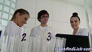 fighting babes licking and fingering pussies, so hot! 🔥