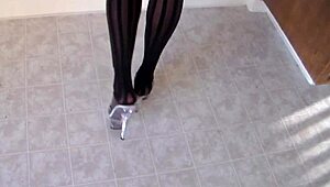 I'm Pinkfriday dancin' my sexy ebony booty for ya oops