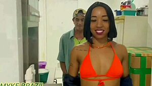 encontrei com latina fogosa na praça e levei para casa ver completo no red