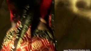 एशिया में सेन्सुअल नंगी डांसिंग अनुभव