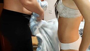 गर्लफ्रेंड को भटकाया और टेबल पर जोरदार चोदा! 😈