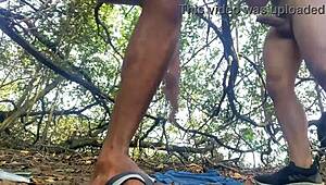 negao me sequestrou e me comeu no chao e nas arvores