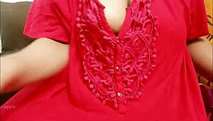 Indian lonely bhabi boldly reveals her stunning boobs in intimate display