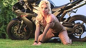 Caylin Curtis with huge tits gets banged by her friend on webcam