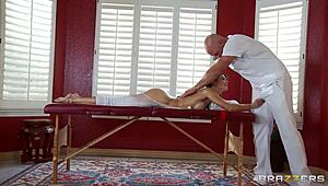 Brazzers Dirty Masseur Jenni Lee Stretches with Johnny Sins