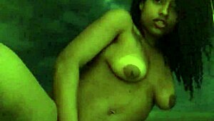 Vicky Menage Blinks Pussy Naked on Hotel Balcony!