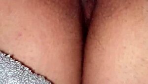 this 18-19 year old has a feucht muschi 😏