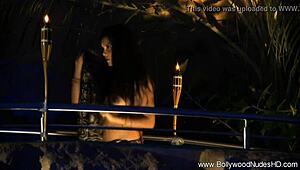 मेरी बॉलीवुड गर्लफ्रेंड देवा मेरे लिए इरोटिक डांस करती है 😍