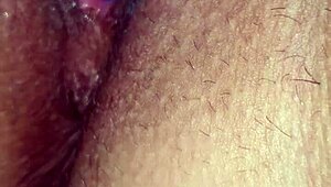 this 18-19 year old has a feucht muschi 😏