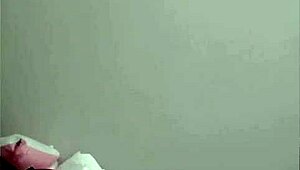 hey kelly, showing off that shaved pussy while fingering yourself 😏