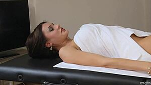 Masseur Craves Anal Action With Kitana Lure in Fantasy