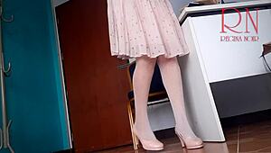 Hidden Camera Catches Office Secretary Upskirt Without Panties