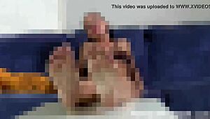 you gotta beg if ya wanna worship my feet, loser