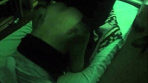 Cogiendo de perrito en la oscuridad y despues prendemos un led