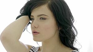 Teen amateur passionately tugs and sucks