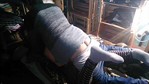 Cogiendo de perrito en la oscuridad y despues prendemos un led