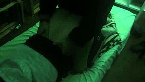 Cogiendo de perrito en la oscuridad y despues prendemos un led