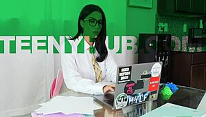 Roxie Sinner and Joshua Lewis spark hot cumistry