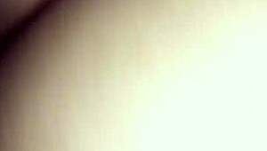 Petite webcam girl from Esmeraldas intrigues with her wild side