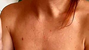 I’m guiding you to finish with Cherry Lips in Spanish JOI