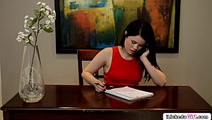 Athletic lesbian fingers and sits on petite journalist's face