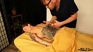 Tricia ki Massage Wild Sucking mein Badal Gayi, Wow!