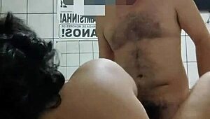 big bear fucks me bareback in the hotel room 😘