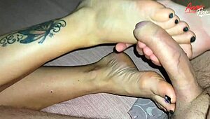 this stepson is jerking off and cumming on stepmom's feet, so hot!