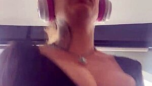 treinando na academia meus peitos pulou pra fora e fiquei tao excitada que molhei tudo