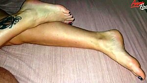 this stepson is jerking off and cumming on stepmom's feet, so hot!