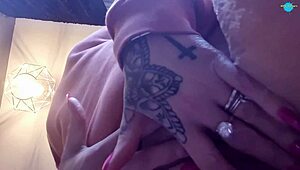 Milf Shows Off Shaved Pussy In Close-Up Homemade Play