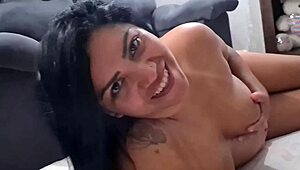 जिम में क्विकी, पसीने वाली चूत में कुम डाला