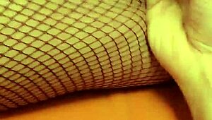 i'm masturbating to this bald pussy, oh god