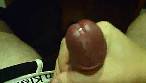 Intense Homemade Cam Masturbation Leading to Powerful Cumshot