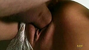 फायरि नर्स इंटेंस एनल एडवेंचर्स में स्पेशलाइज्ड है