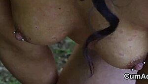 Hot sex kitten feels intense pleasure from cumshot on face in blowbang