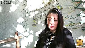 Yvanna une brunette très coquine