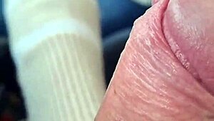 Amateurs Give Blowjob in Car and Swallow Everything 😋