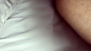 la pillo descansando y me la follo completa