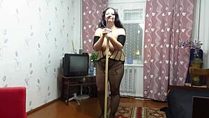 curvy milf masters unusual amateur masturbation with random objects