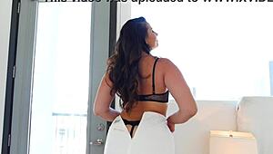 allesandra minutti gives huge cock blowjob and swallows