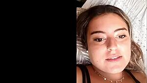 Exnovia guarra desnuda chateando y masturbandose en web chat